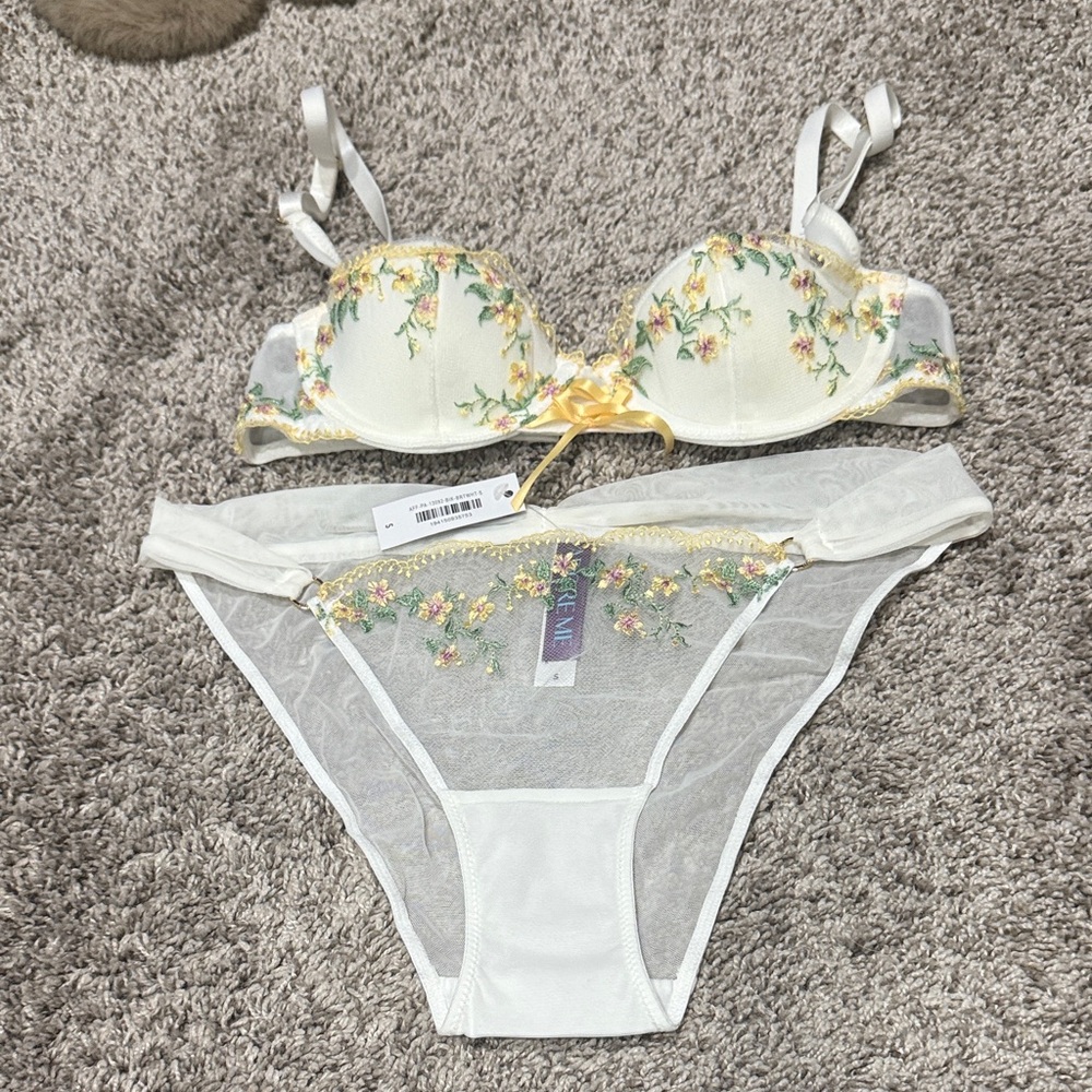 Adore Me Floral Embroidered Bra Set - Cream and Yellow